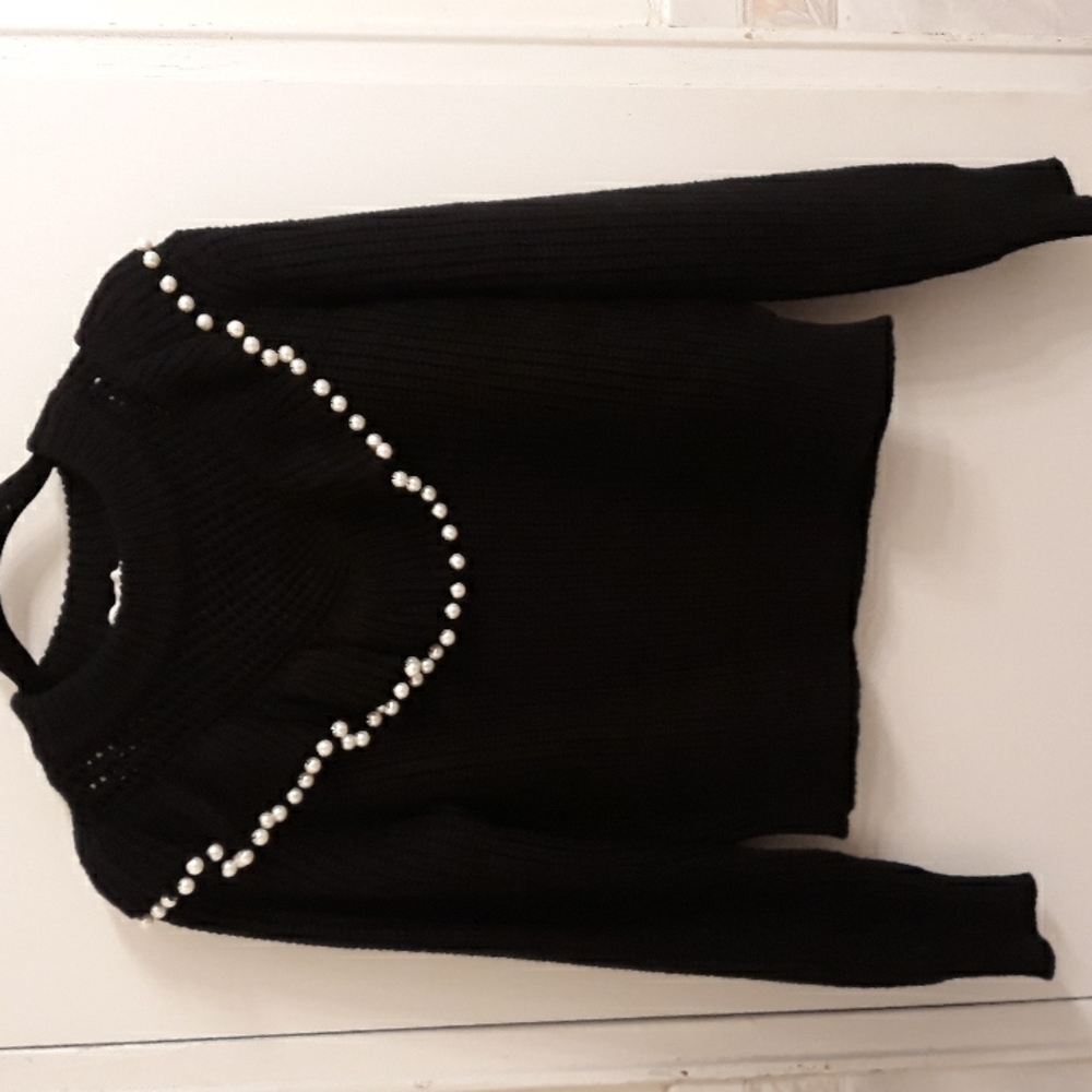 Zara L/S Crew Nk, Ruffle w/ Pearl yoke, crop sweater, Black, Small